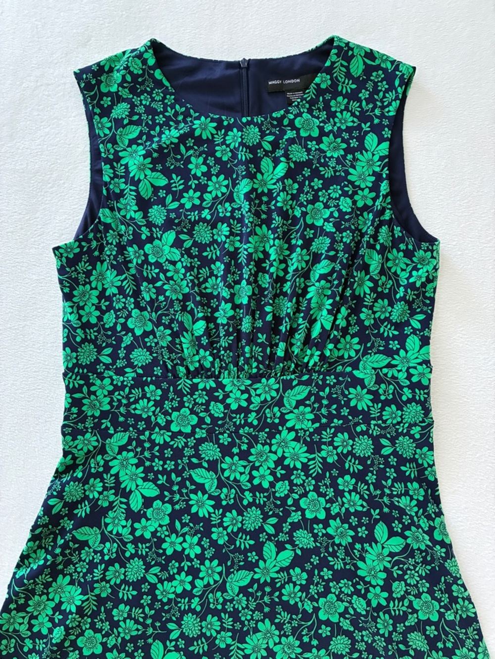 Maggy London Dress 8 Green Navy Floral Sleeveless Midi Fit & Flare Cottagecore - Picture 3 of 10